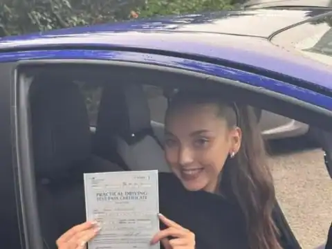Freya, automatic driving instructor in Worcester