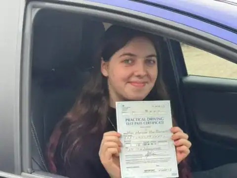 Tilly, automatic driving instructor in Worcester